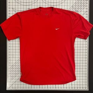 Nike Men's Bold Red Short Sleeve Tee - Vintage 2000s Y2K